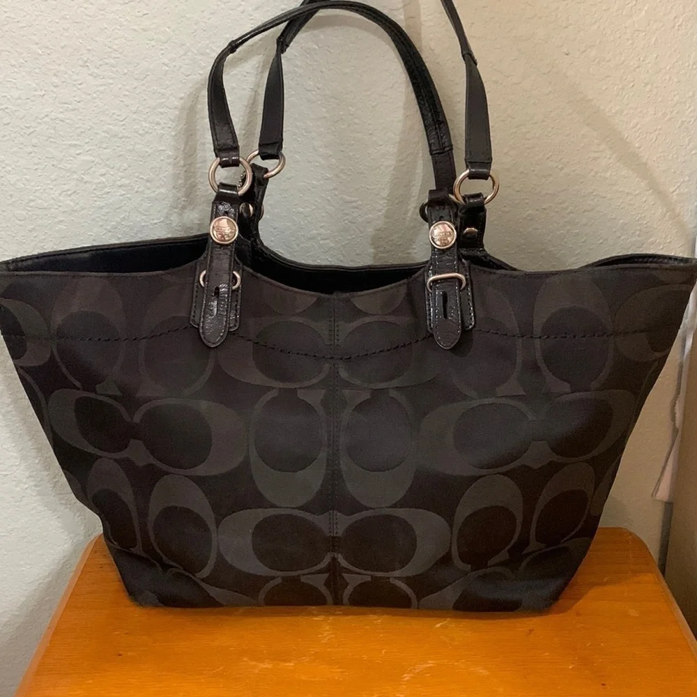 Coach, shoulder bag, and signature C